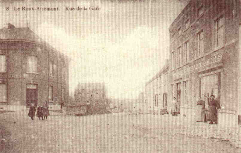 LE ROUX- Rue de la Gare.